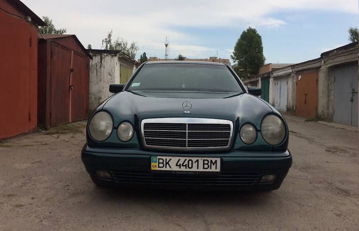 Продам Mercedes-Benz E-Class 1996 года в Ровно