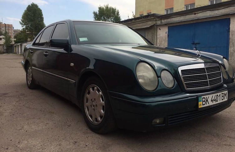 Продам Mercedes-Benz E-Class 1996 года в Ровно