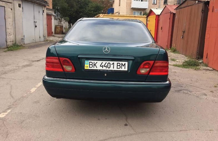 Продам Mercedes-Benz E-Class 1996 года в Ровно