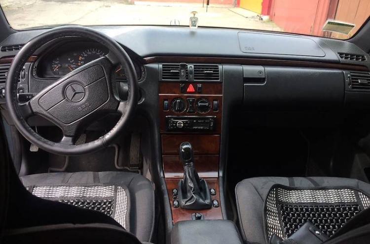 Продам Mercedes-Benz E-Class 1996 года в Ровно