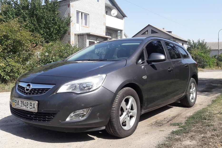 Продам Opel Astra J sport tourer 2012 года в г. Кременчуг, Полтавская область