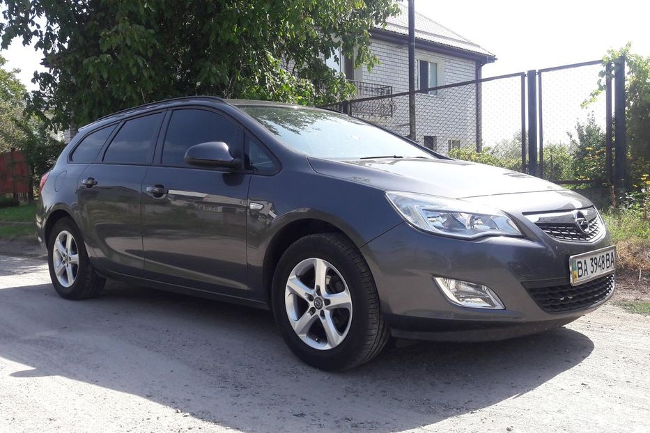 Продам Opel Astra J sport tourer 2012 года в г. Кременчуг, Полтавская область