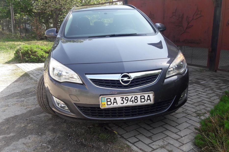 Продам Opel Astra J sport tourer 2012 года в г. Кременчуг, Полтавская область