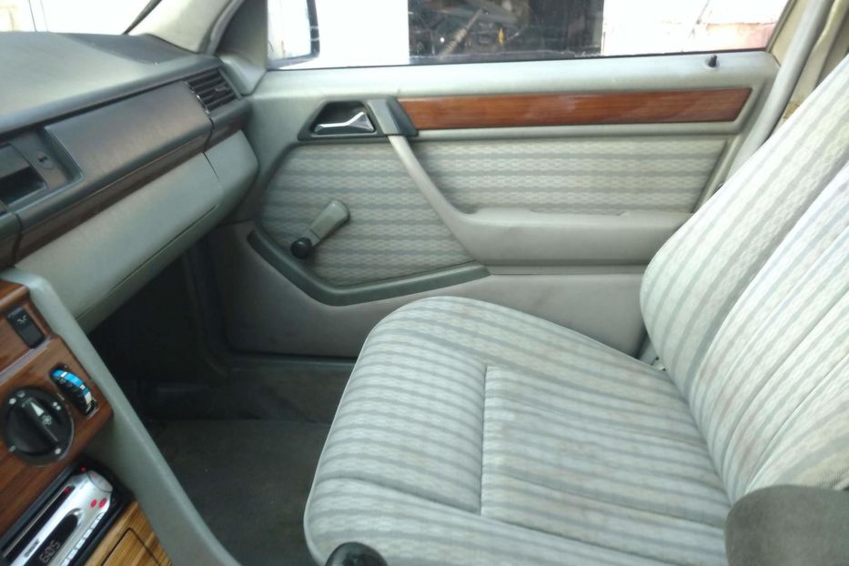 Продам Mercedes-Benz E-Class W124 1990 года в Киеве
