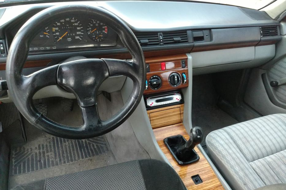 Продам Mercedes-Benz E-Class W124 1990 года в Киеве