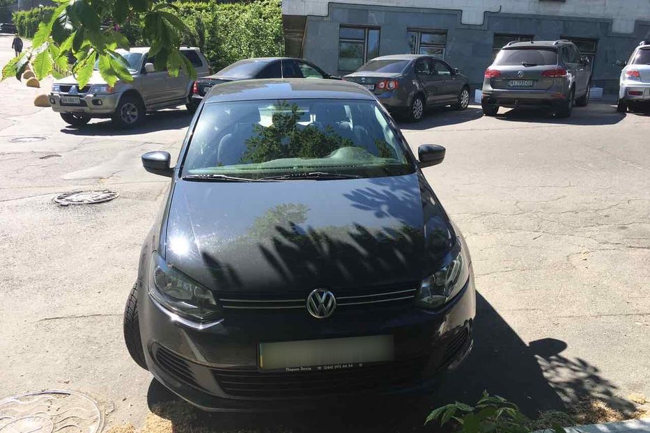 Продам Volkswagen Polo Sedan 2012 года в Киеве