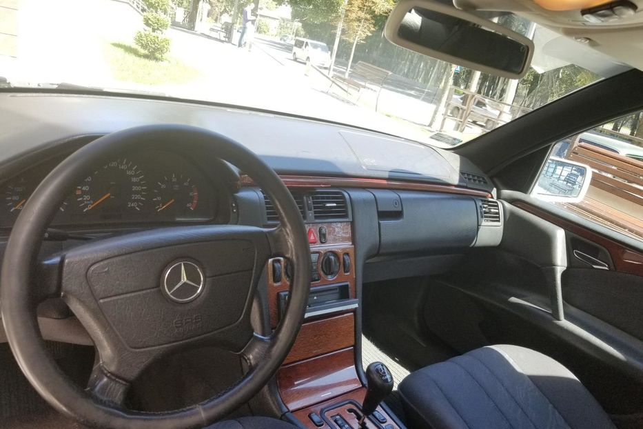 Продам Mercedes-Benz E-Class E220 1999 года в Виннице