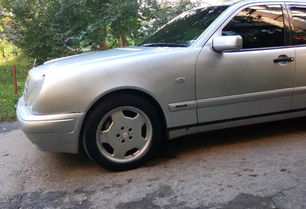 Продам Mercedes-Benz E-Class 1998 года в Киеве