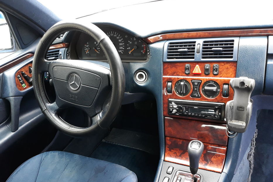 Продам Mercedes-Benz E-Class ELEGANCE AUTOMAT 2.2 cdi 2000 года в Ровно