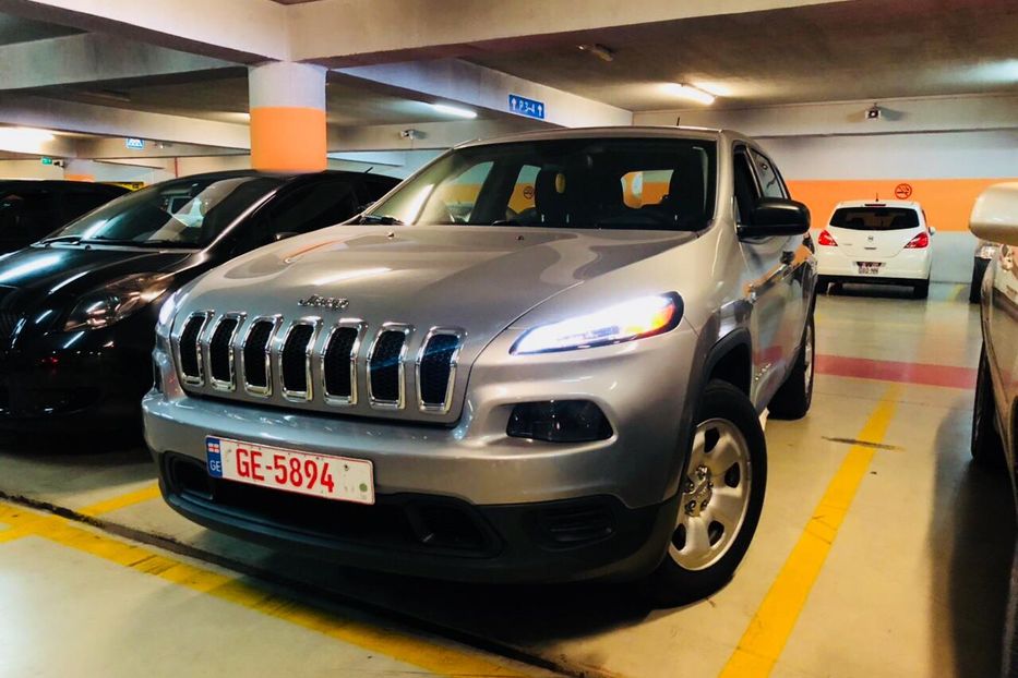 Продам Jeep Cherokee sport 2014 года в г. Грузское, Днепропетровская область