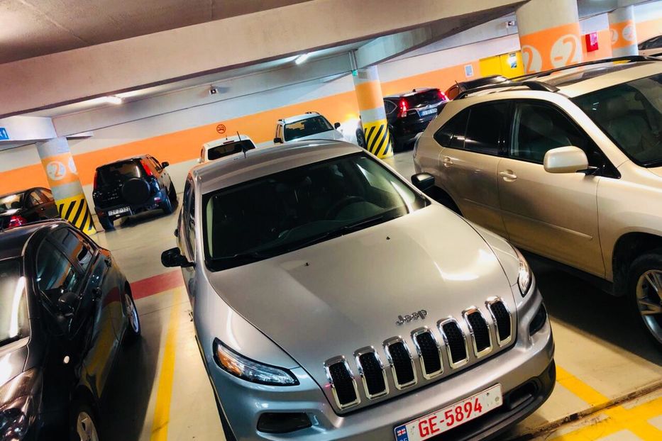 Продам Jeep Cherokee sport 2014 года в г. Грузское, Днепропетровская область