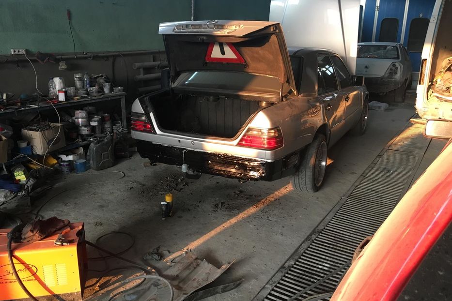 Продам Mercedes-Benz E-Class 1995 года в Киеве