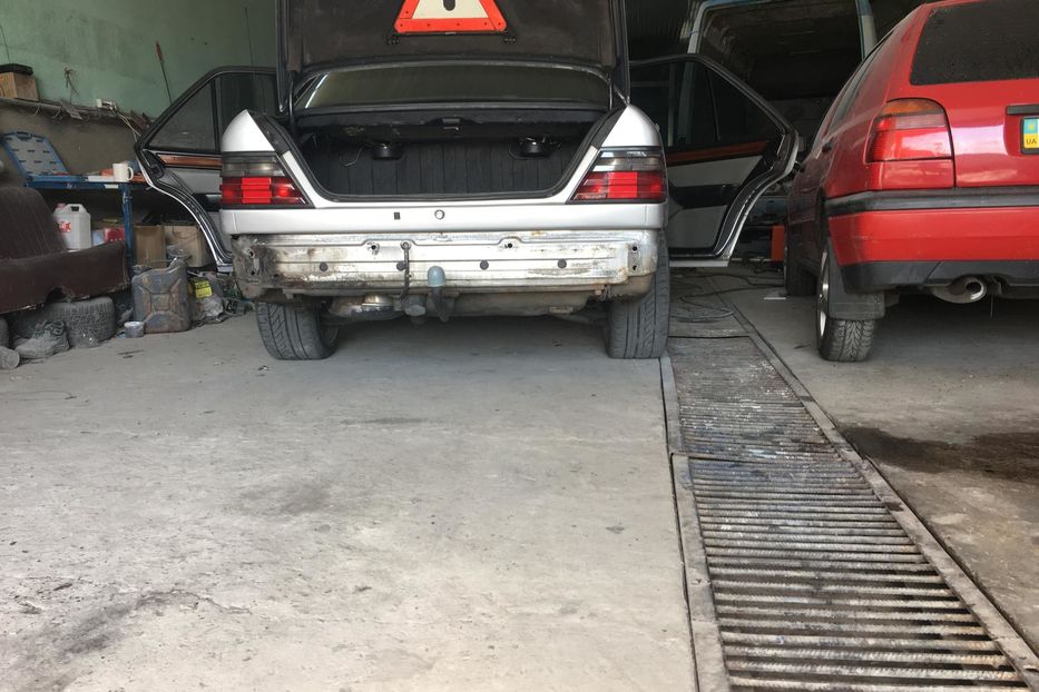 Продам Mercedes-Benz E-Class 1995 года в Киеве
