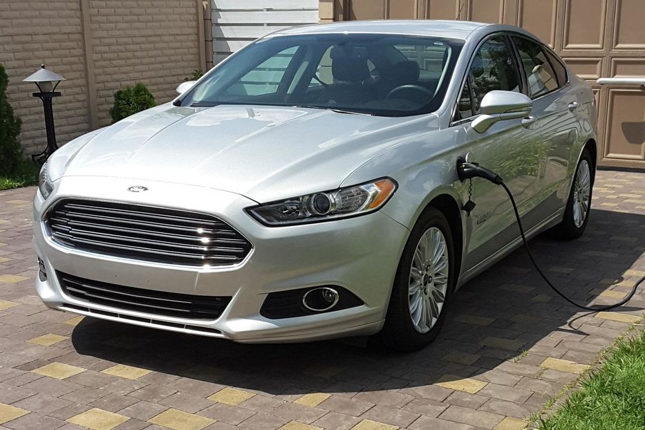 Продам Ford Fusion energi 2016 года в Харькове