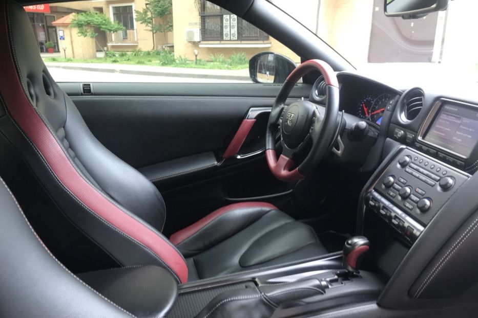 Продам Nissan GT-R 2015 года в Киеве