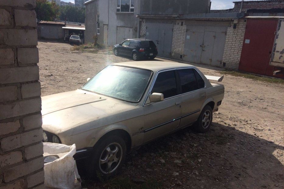 Продам BMW 320 1986 года в Харькове