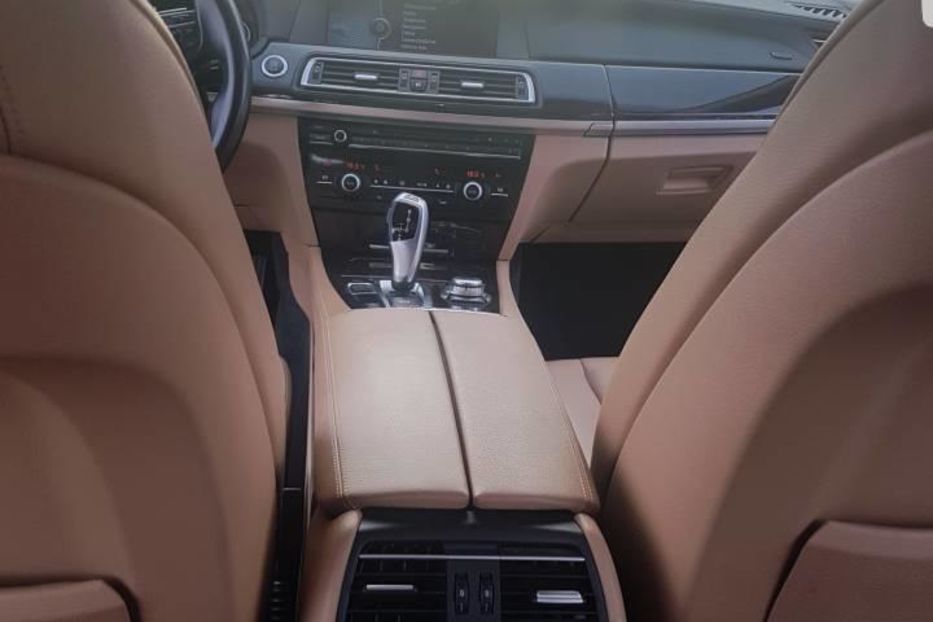 Продам BMW 740 2011 года в Луцке