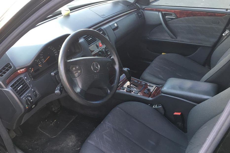 Продам Mercedes-Benz E-Class 2000 года в Киеве