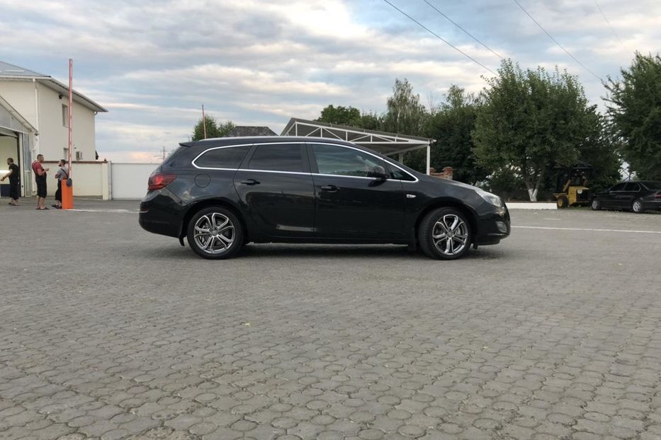 Продам Opel Astra J cosmo 2012 года в Черновцах