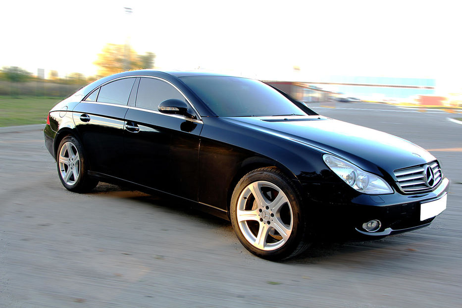 220 тыс. Мерседес CLS 500 2005. Мерседес CLS 500 2005 года. CLS 500 14. Оранжевый CLS 500 2005 года.