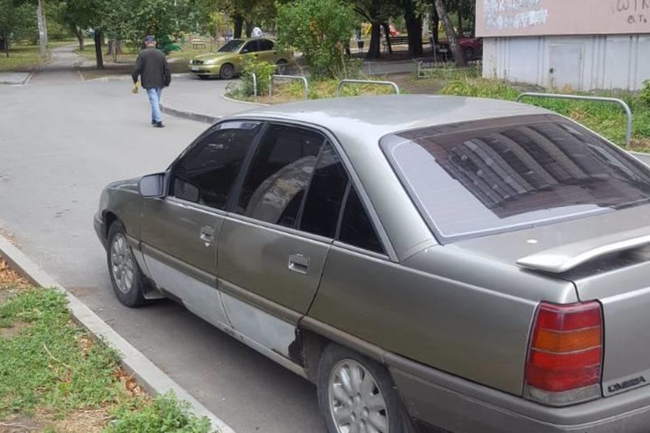 Продам Opel Omega 1987 года в Харькове