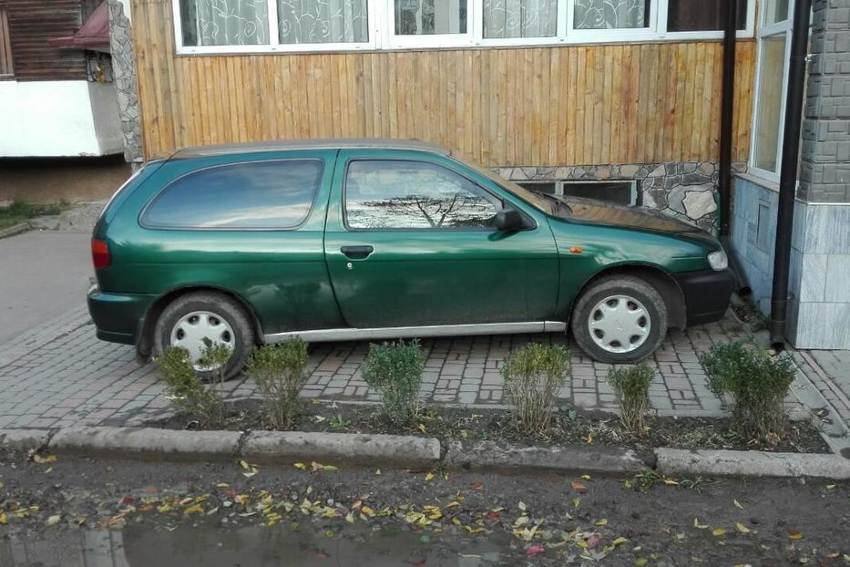 Продам Nissan Almera 1996 года в Ивано-Франковске