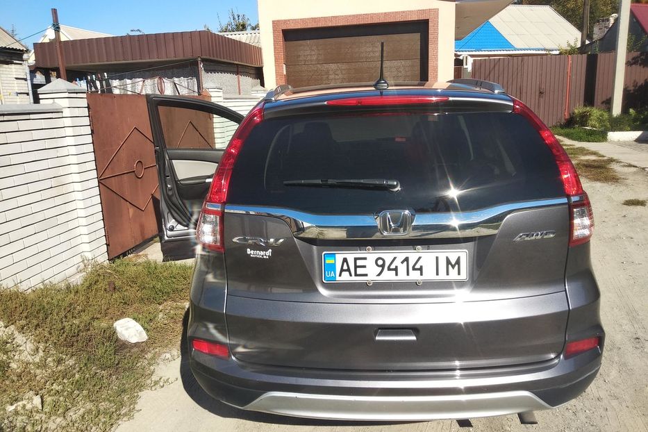 Продам Honda CR-V Максимальная + доп 2015 года в Днепре