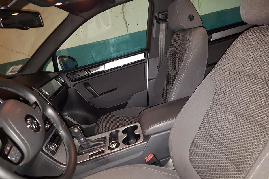 Продам Volkswagen Touareg NF 2013 года в Киеве