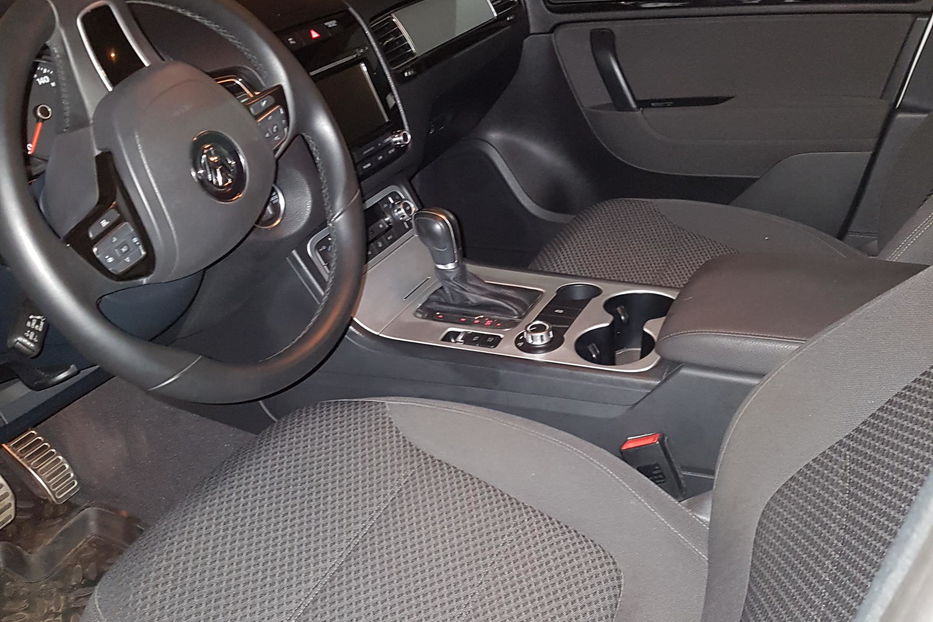 Продам Volkswagen Touareg NF 2013 года в Киеве