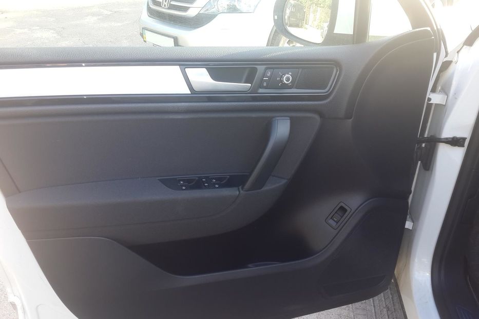 Продам Volkswagen Touareg NF 2013 года в Киеве