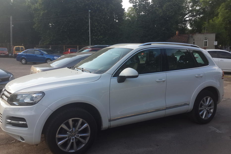 Продам Volkswagen Touareg NF 2013 года в Киеве