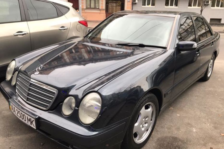 Продам Mercedes-Benz E-Class 200 2000 года в Киеве