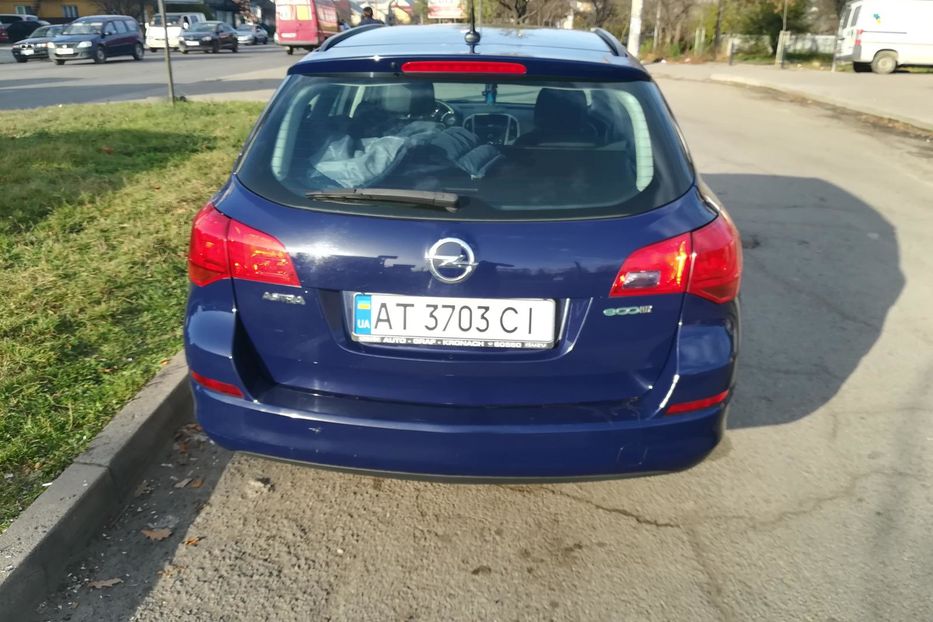 Продам Opel Astra J 2011 года в Ивано-Франковске