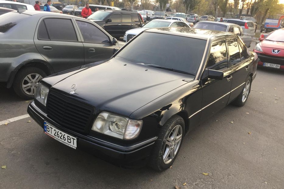 Продам Mercedes-Benz E-Class 1992 года в Херсоне