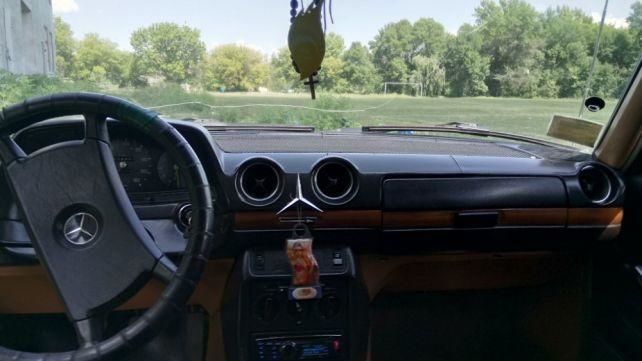 Продам Mercedes-Benz 300 1982 года в г. Чкаловское, Харьковская область