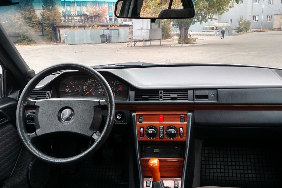 Продам Mercedes-Benz E-Class 1991 года в Харькове