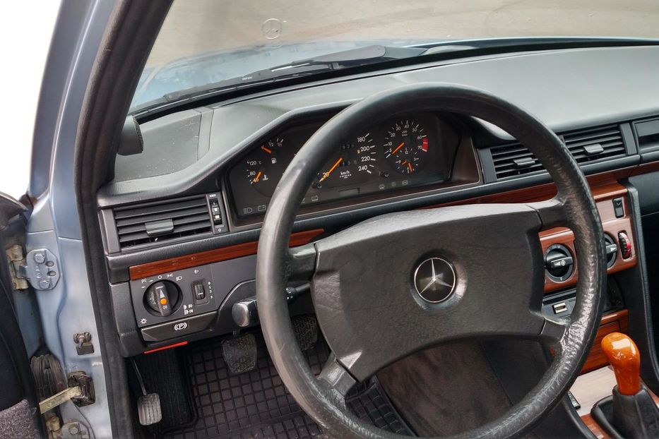 Продам Mercedes-Benz E-Class 1991 года в Харькове