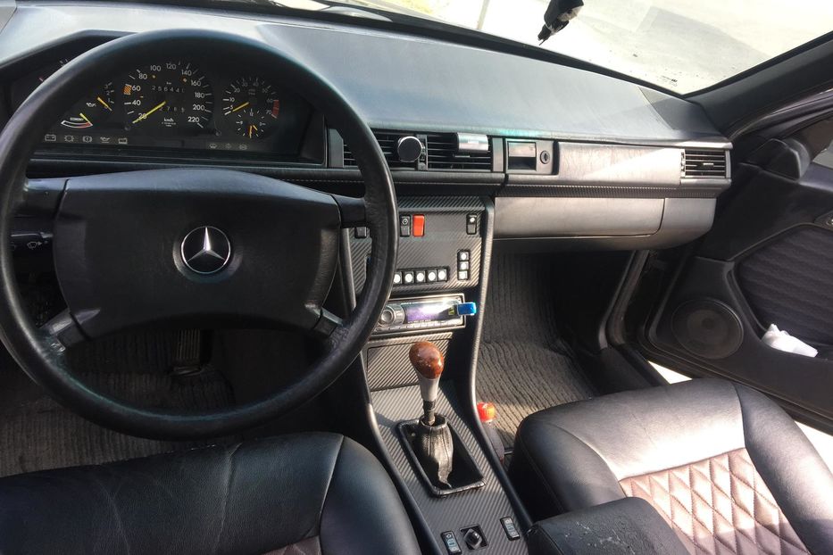 Продам Mercedes-Benz E-Class Е200 1990 года в Киеве
