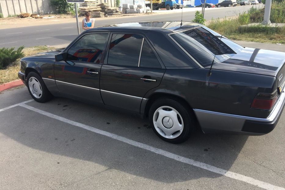 Продам Mercedes-Benz E-Class Е200 1990 года в Киеве