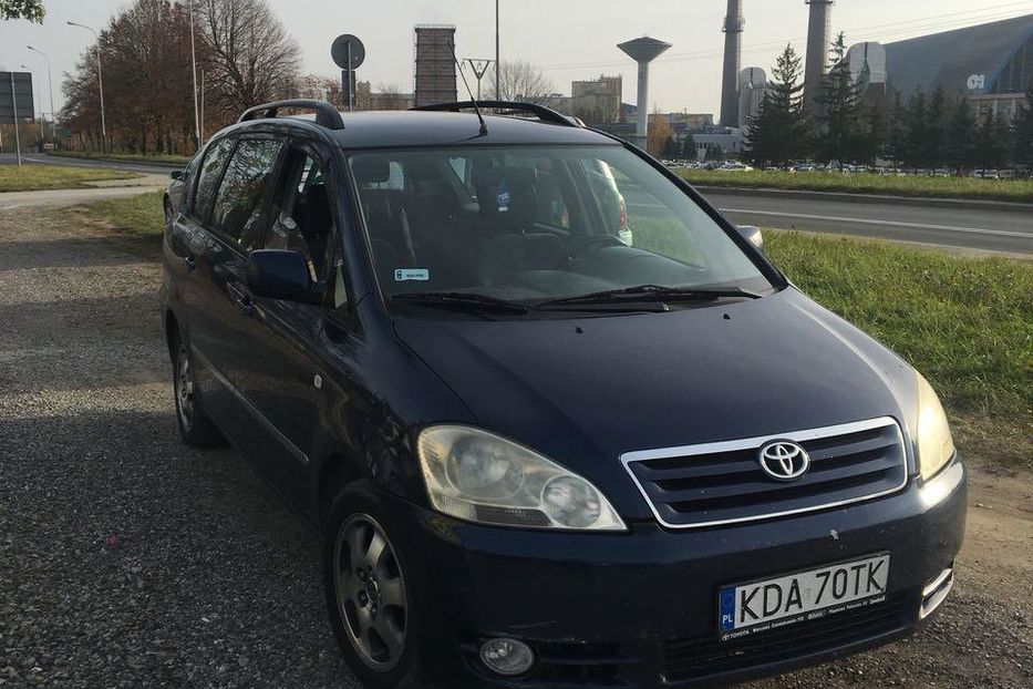 Продам Toyota Avensis Verso 2004 года в Виннице