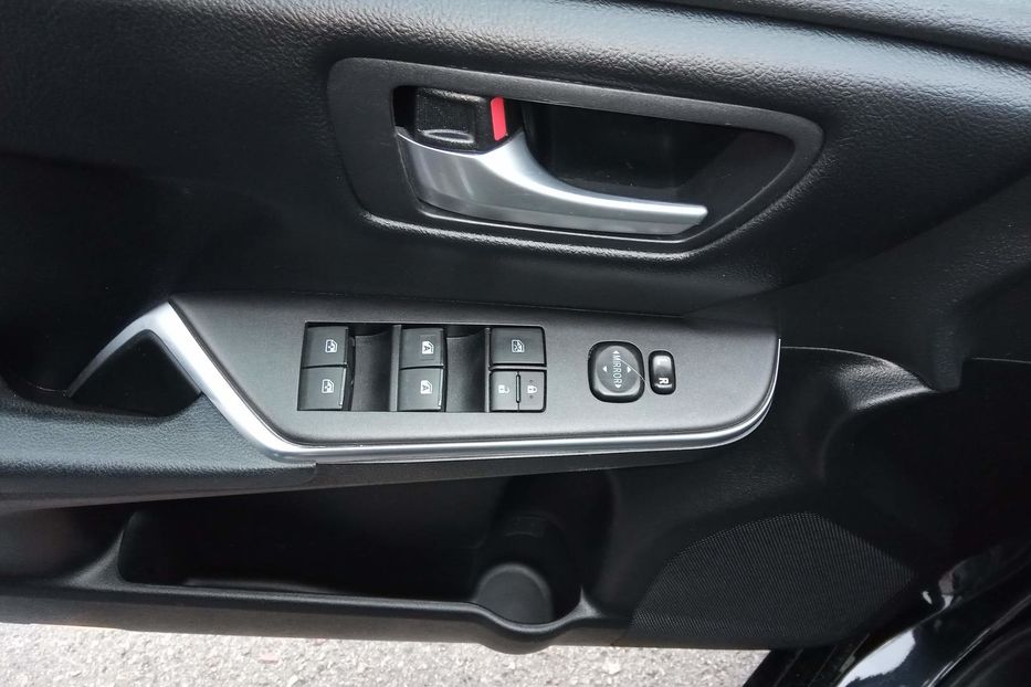 Продам Toyota Camry SE 2016 года в Киеве