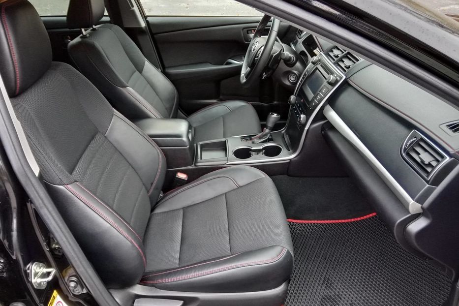 Продам Toyota Camry SE 2016 года в Киеве