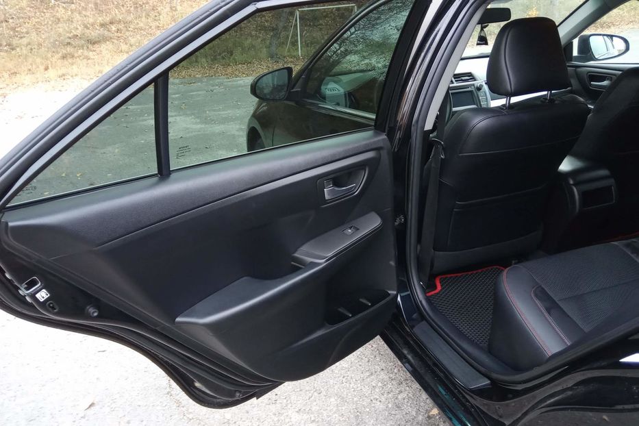 Продам Toyota Camry SE 2016 года в Киеве