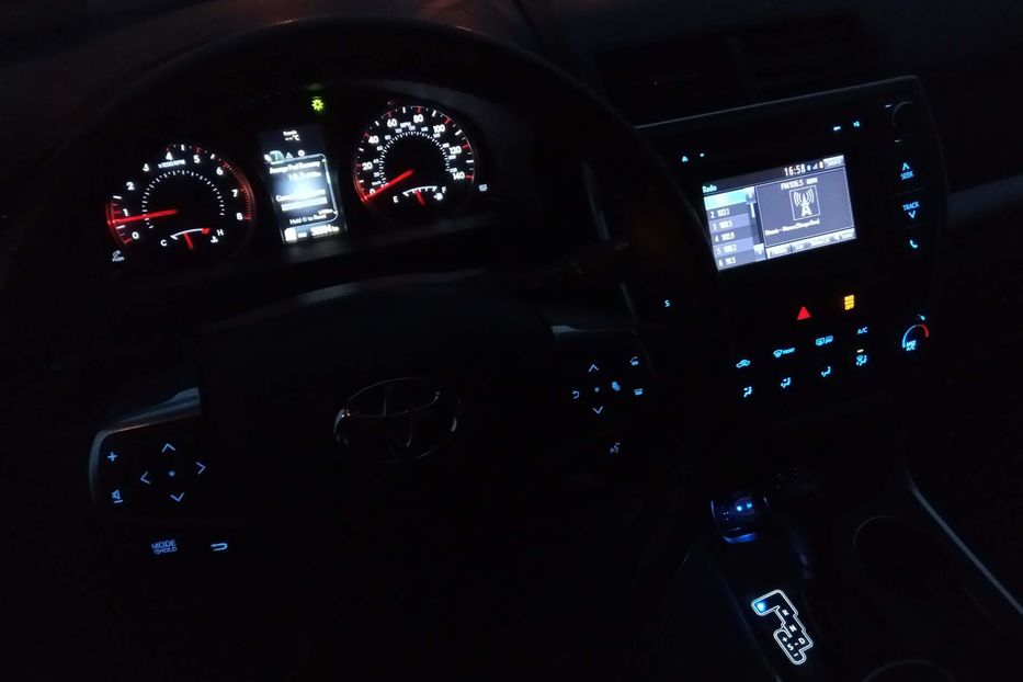 Продам Toyota Camry SE 2016 года в Киеве