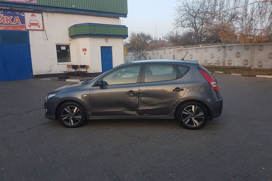 Продам Hyundai i30  1.4 DOHC 2011 года в Ровно