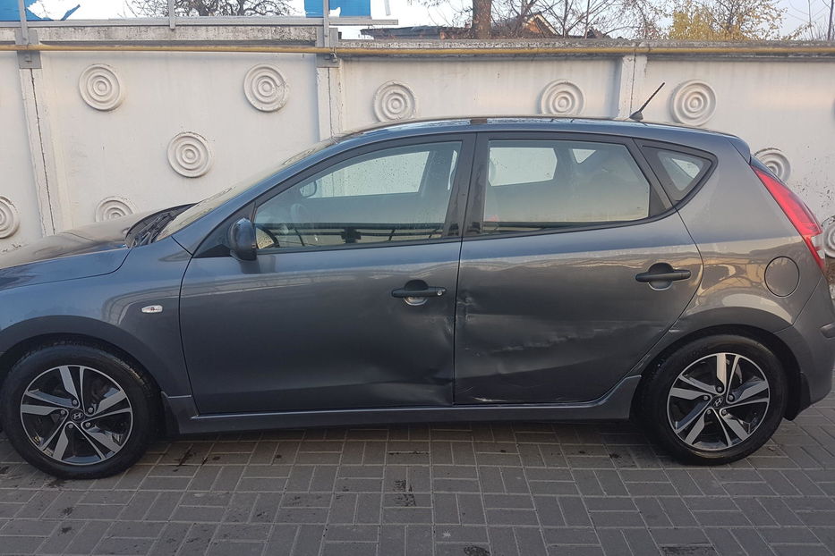 Продам Hyundai i30  1.4 DOHC 2011 года в Ровно