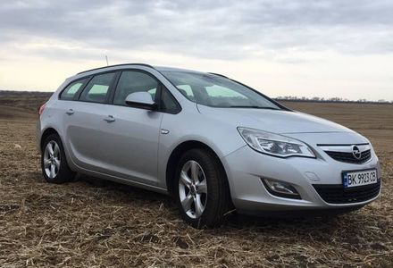 Продам Opel Astra J SPORTS TOURER 2012 года в Ровно