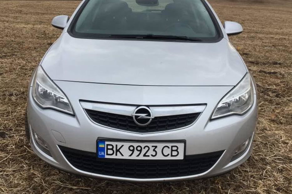 Продам Opel Astra J SPORTS TOURER 2012 года в Ровно