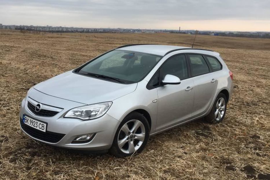 Продам Opel Astra J SPORTS TOURER 2012 года в Ровно