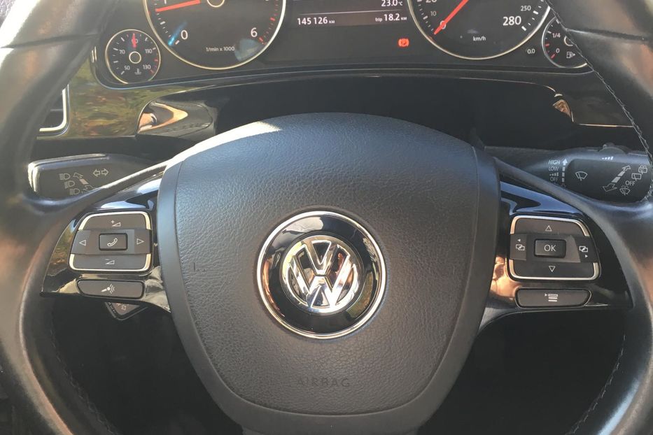 Продам Volkswagen Touareg 2012 года в Харькове